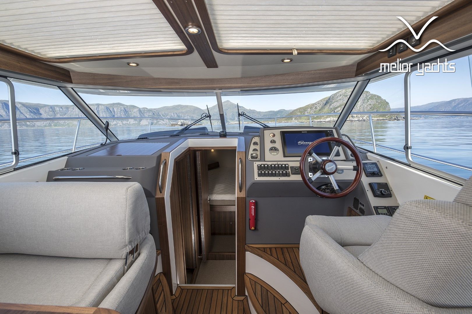 Saga 385 - Edition Walnut Interior