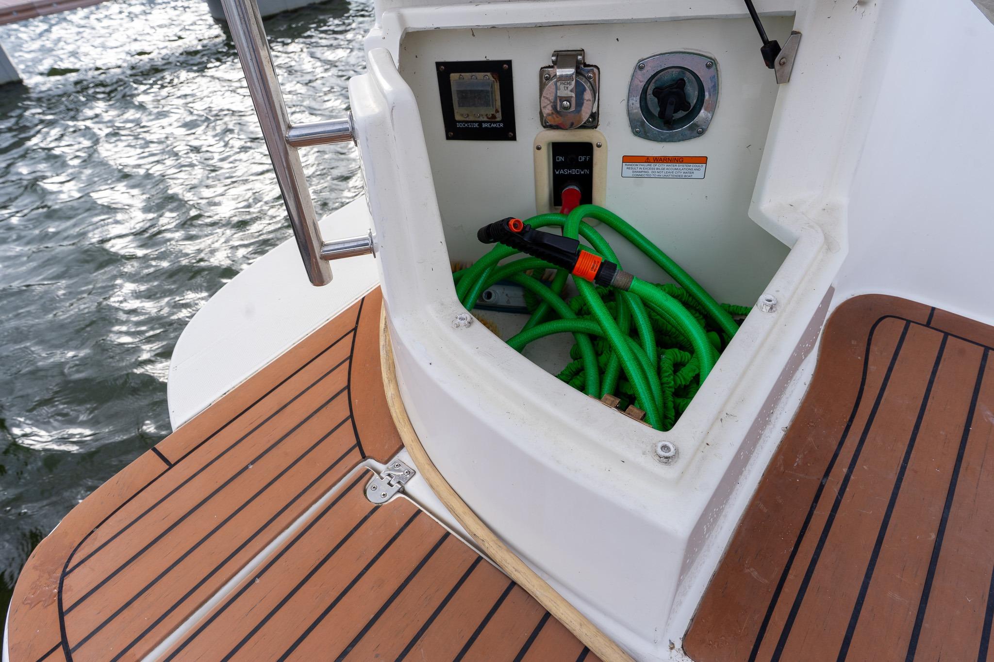 Cruisers Yachts 415 Express Motoryacht