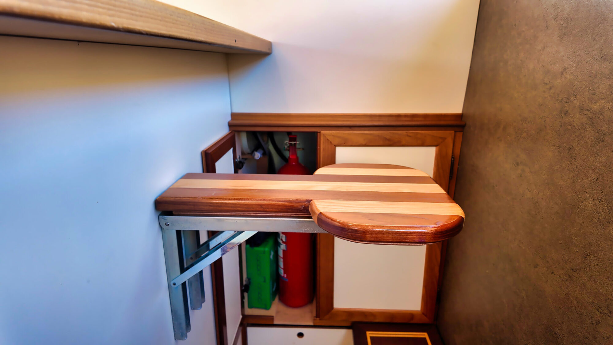 Bruce Roberts Euro 12.00 Flybridge