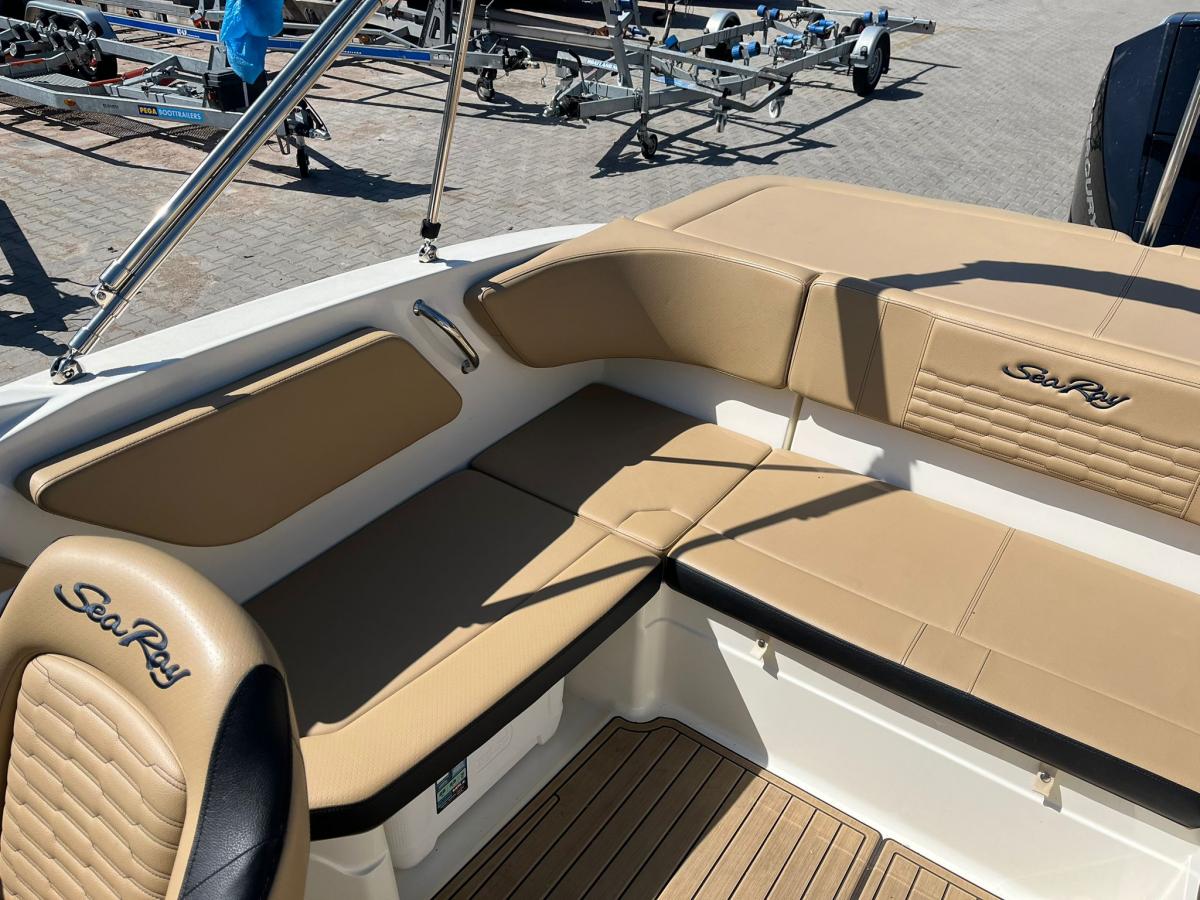 Sea Ray 210 SPX Outboard