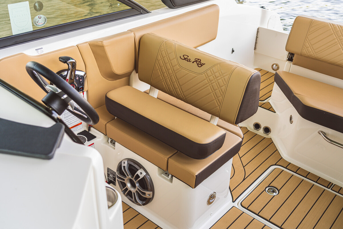 Sea Ray SDX 230