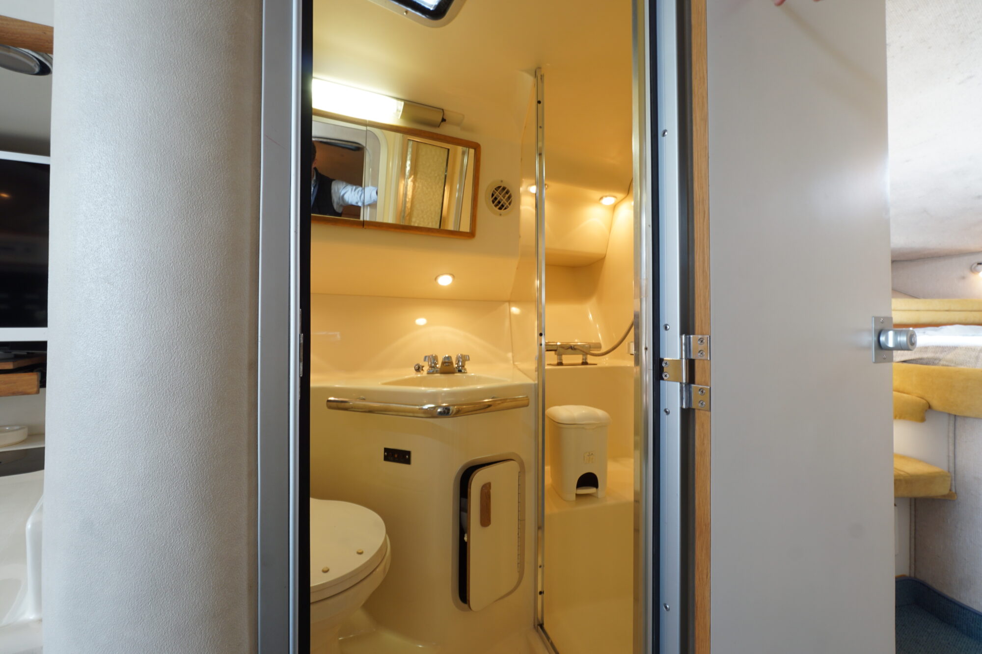 Sea Ray 400 Express Cruiser