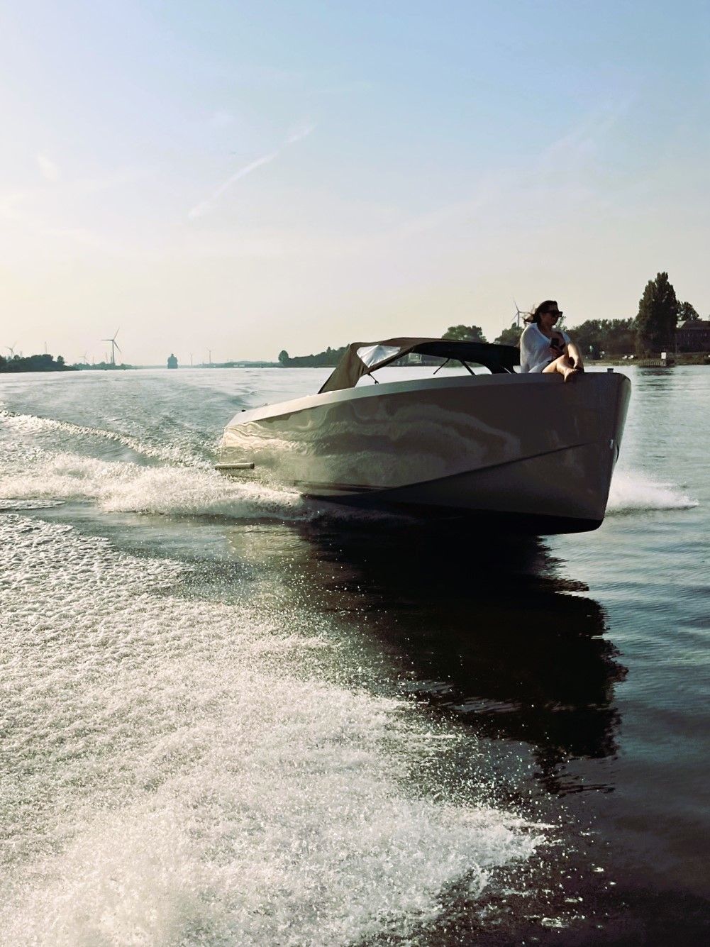 DOBBER 750 Tender