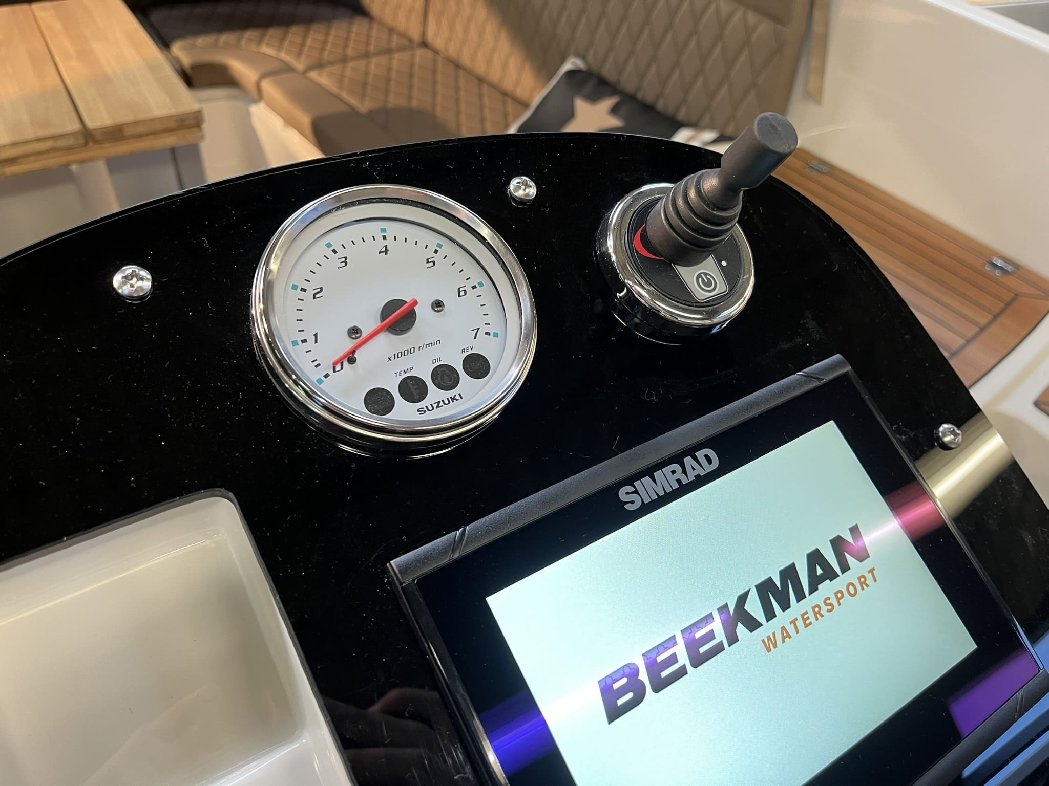 Oud-huijzer 740 Tender