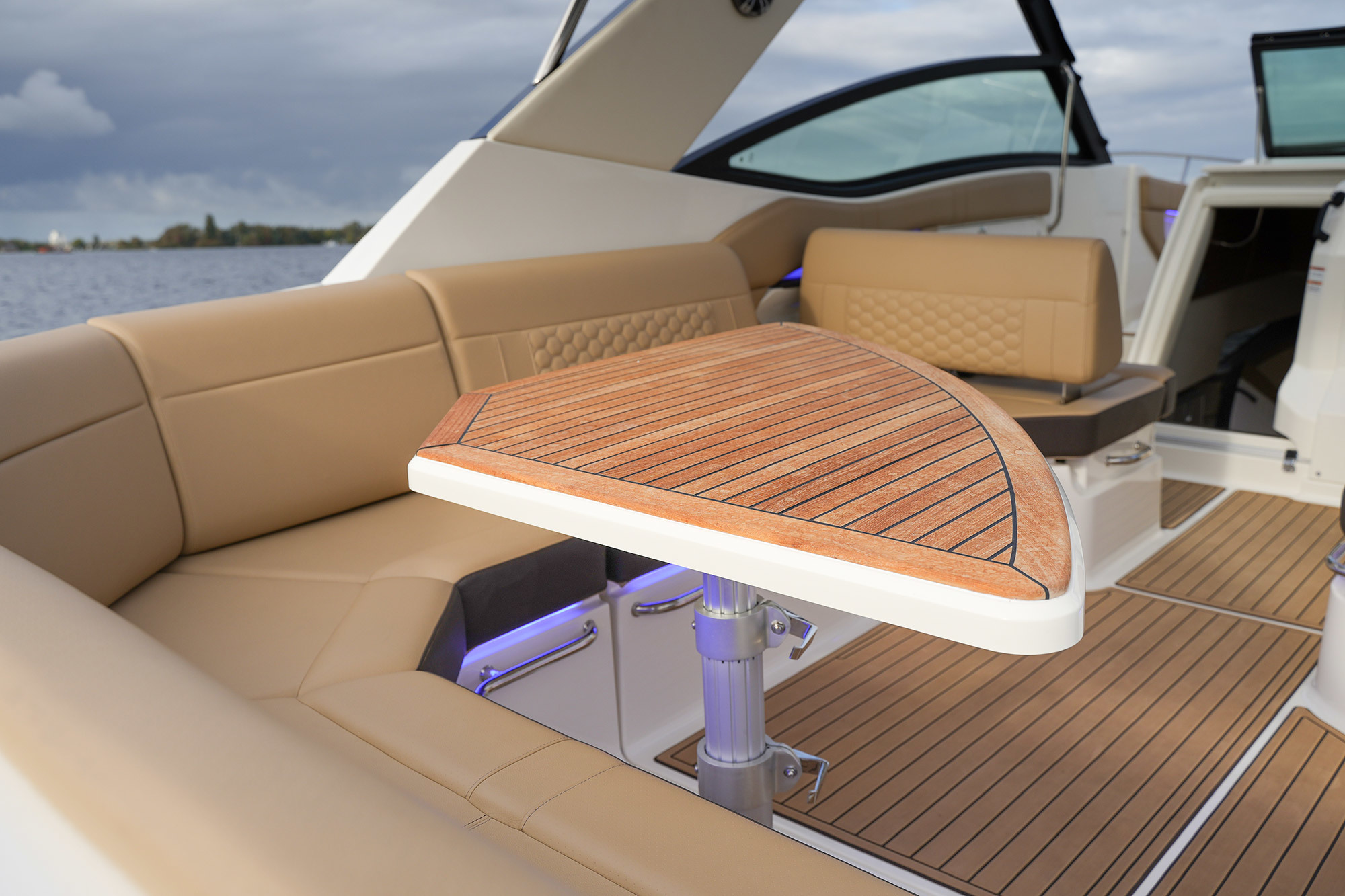 Sea Ray Sundancer 320