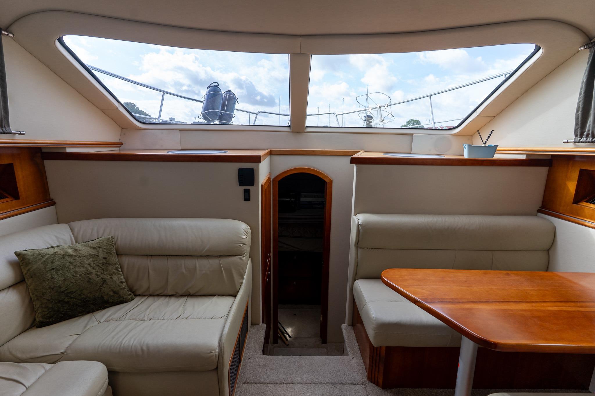 Cruisers Yachts 415 Express Motoryacht