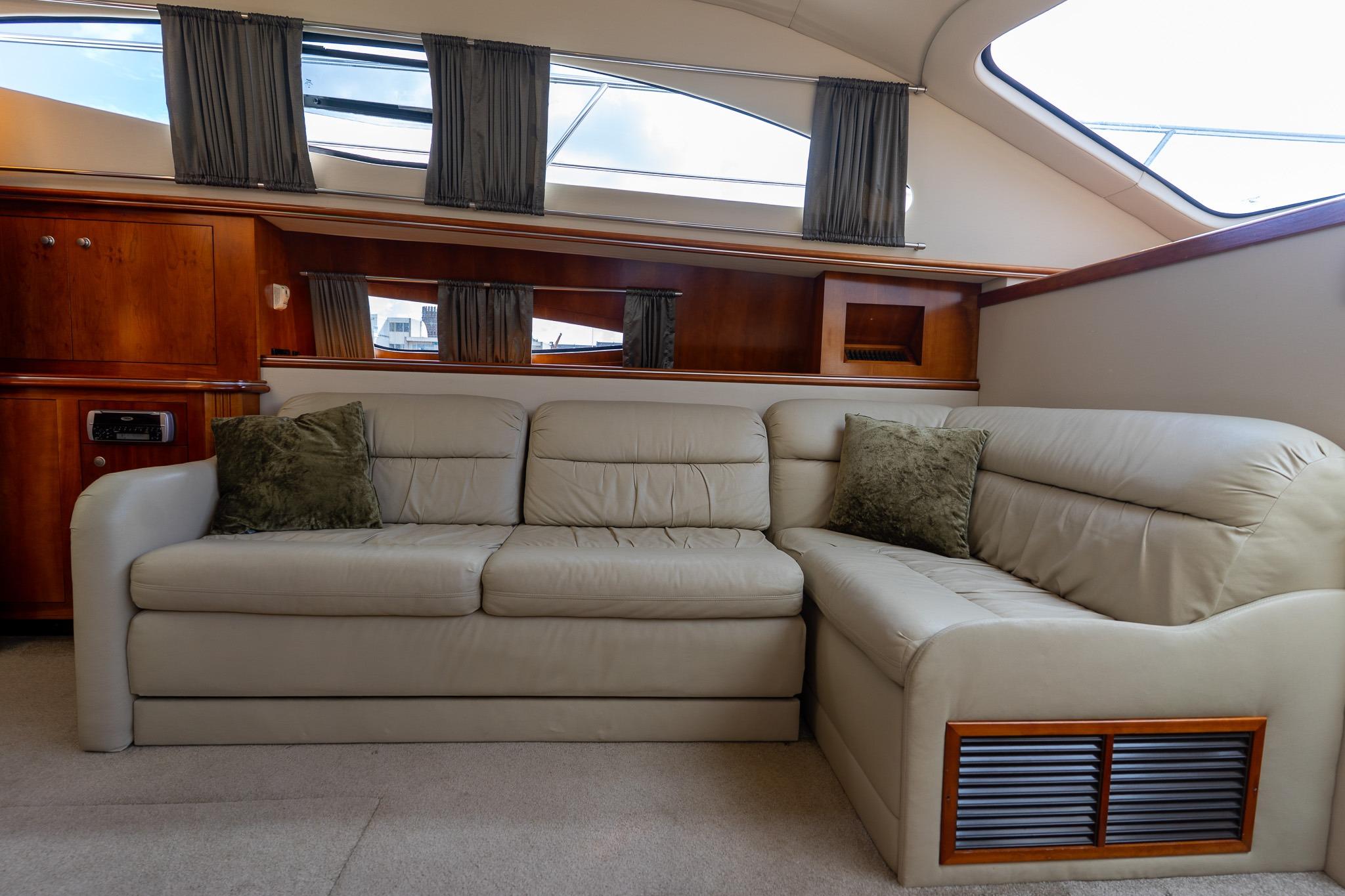 Cruisers Yachts 415 Express Motoryacht