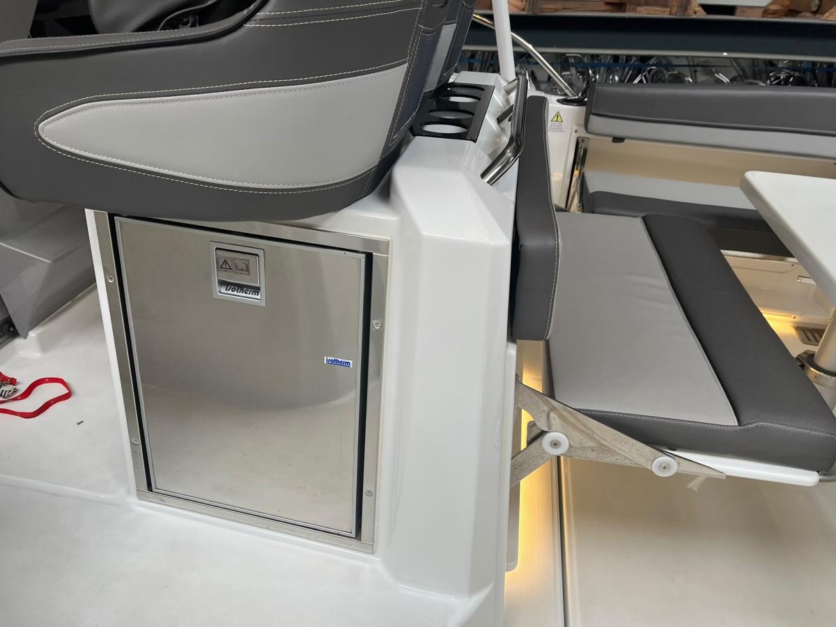 Jeanneau Cap Camarat 9.0 Walk Around with Hard-Top and airconditioning