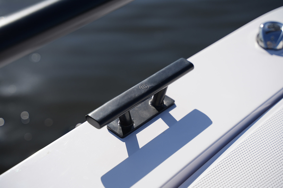 Axopar 37 XC Cross Cabin Mediterrana Edition