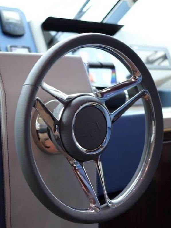 MonteCarlo Yacht 86 Flybridge