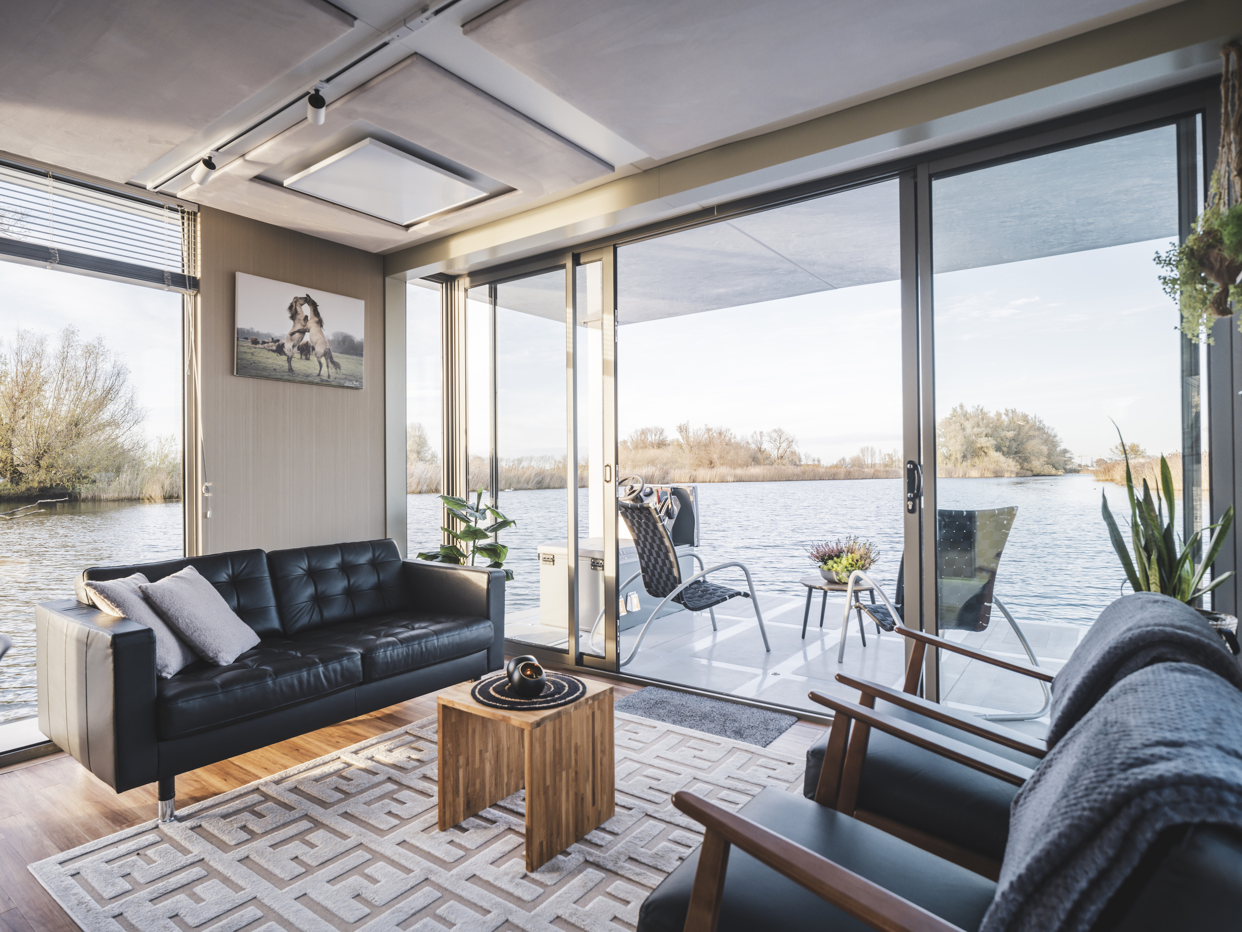 AquaHome Comfort Houseboat