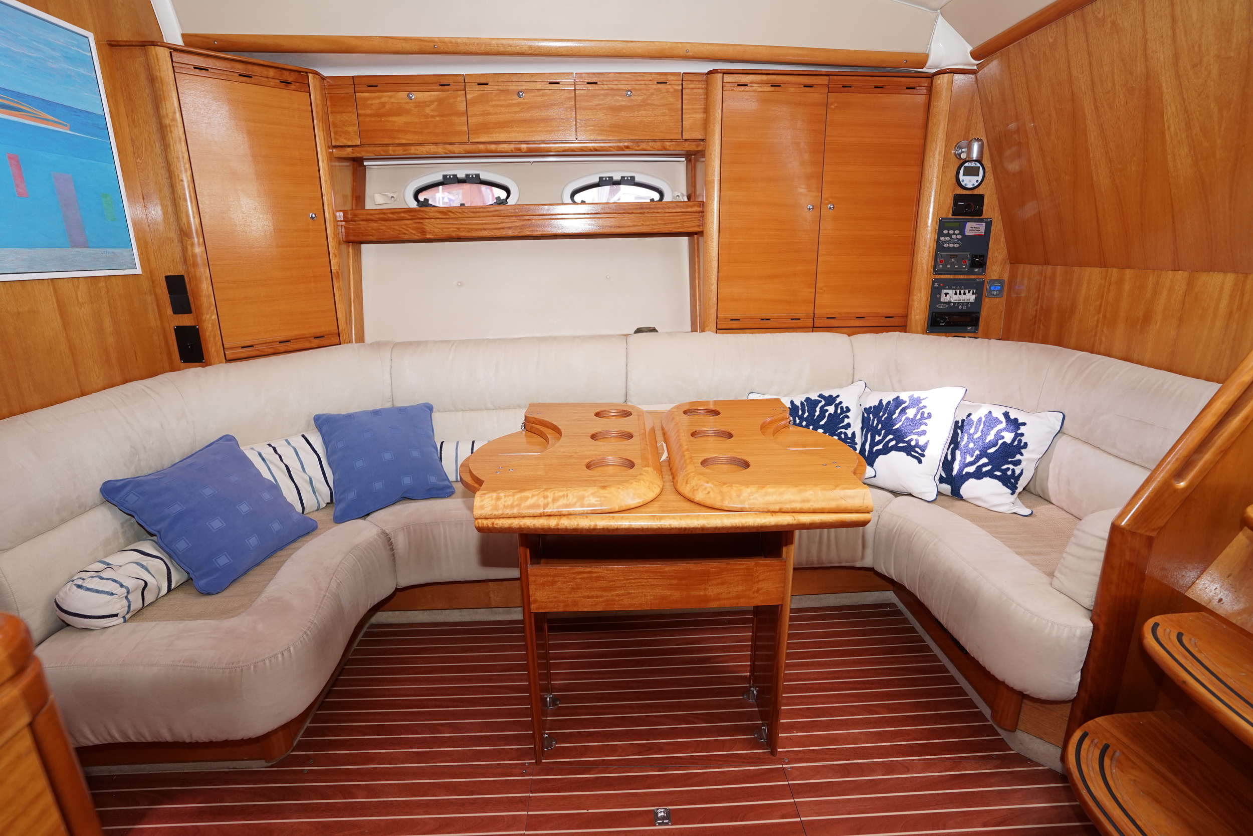 Bavaria 42 HT Sport IPS-500 - hydraulic platform