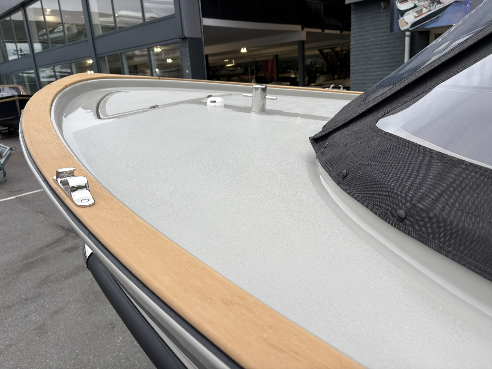 Antaris Sixty7 met Vetus 42 pk in RAL 7030 op voorraad!