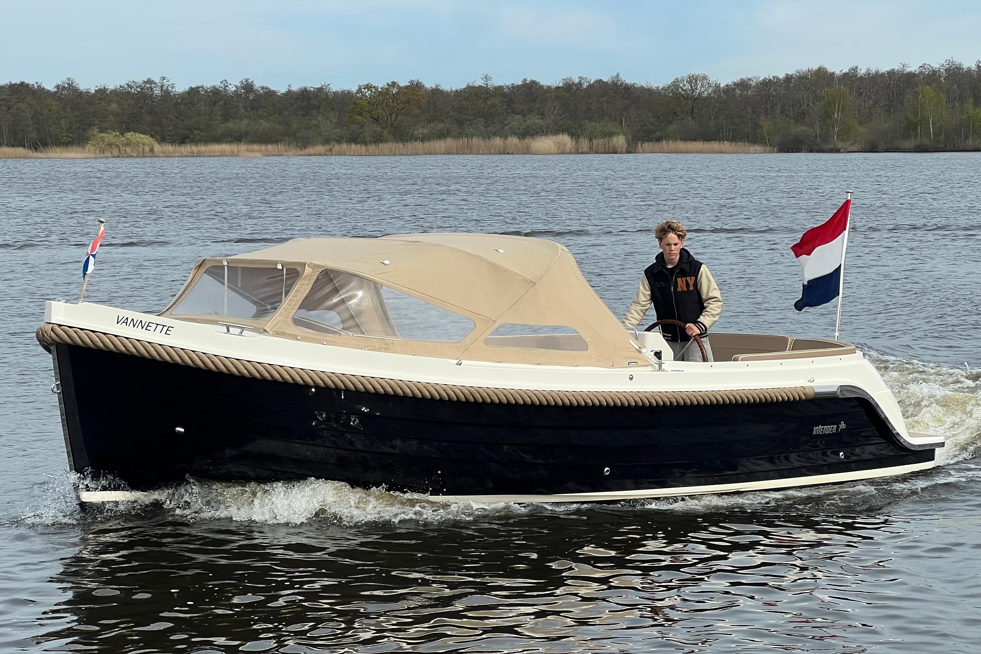 Interboat Intender 780