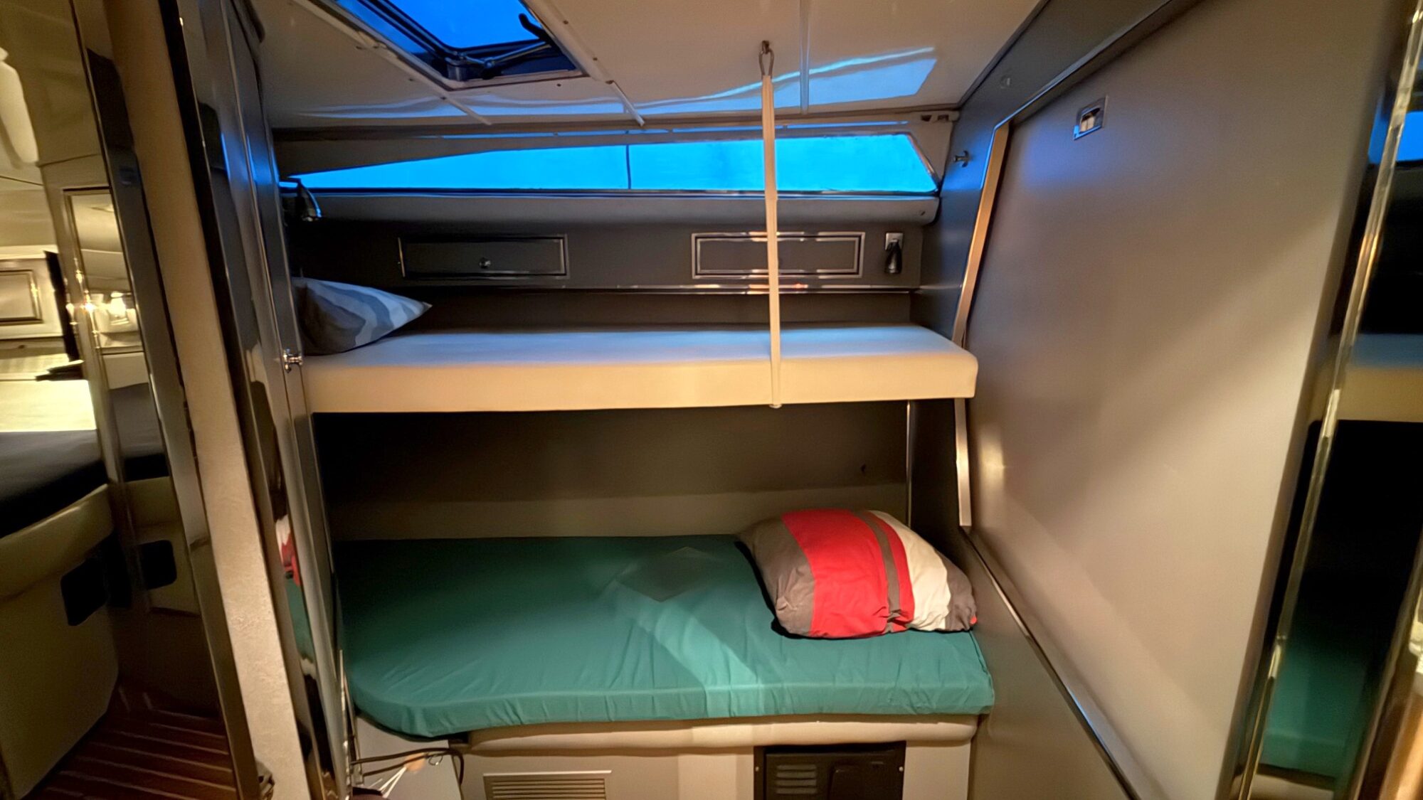 Sea Ray 400 Express Cruiser