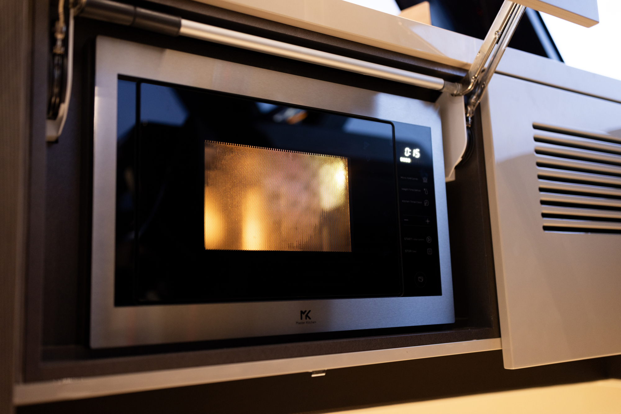 Invictus yachts Invictus ST550 met 2x 950 pk Volvo IPS direct leverbaar