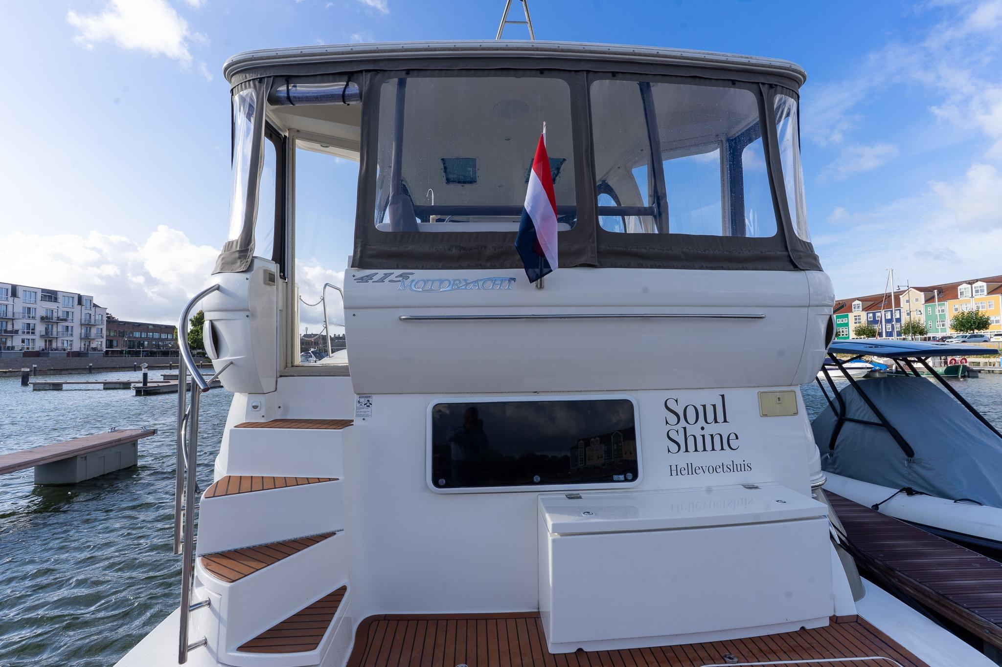 Cruisers Yachts 415 Express Motoryacht