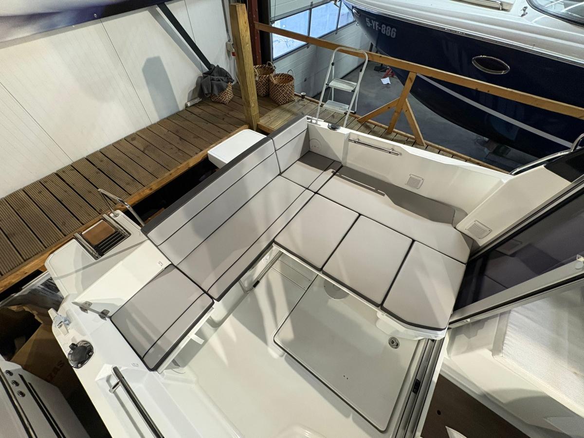 Jeanneau Merry Fisher 695 Serie 2. Deze prachtige boot is aanwezig op de Suzuki stand van hiswa te water 2026.
