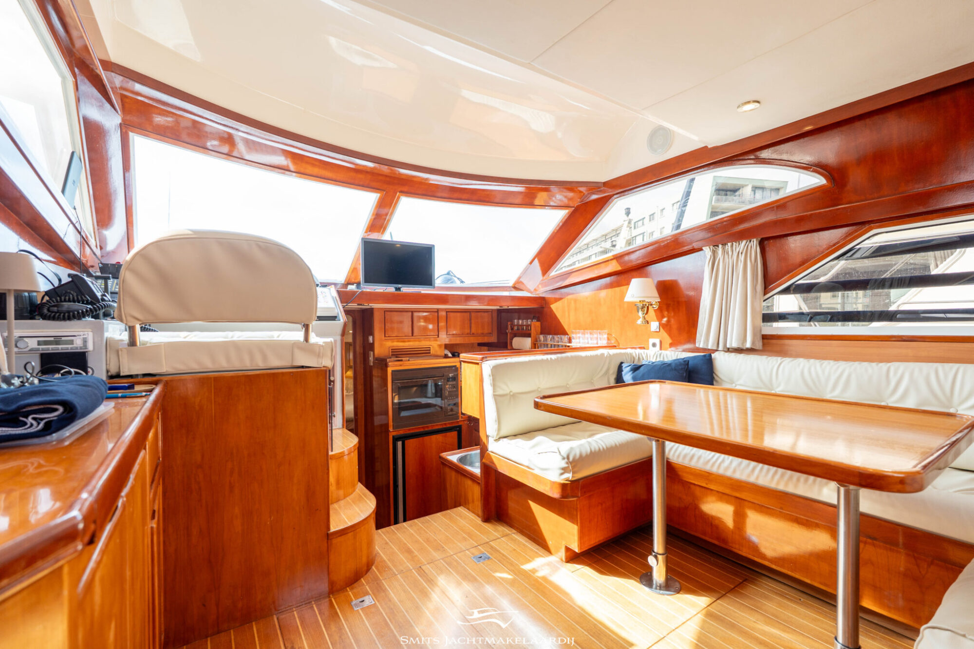 Astor 37 Flybridge