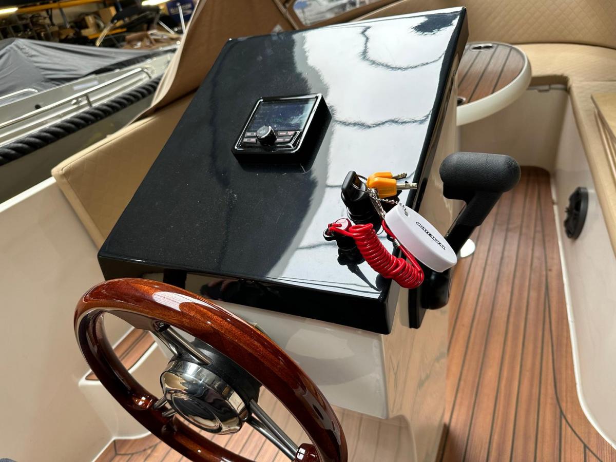 Lago Amore 595 Tender