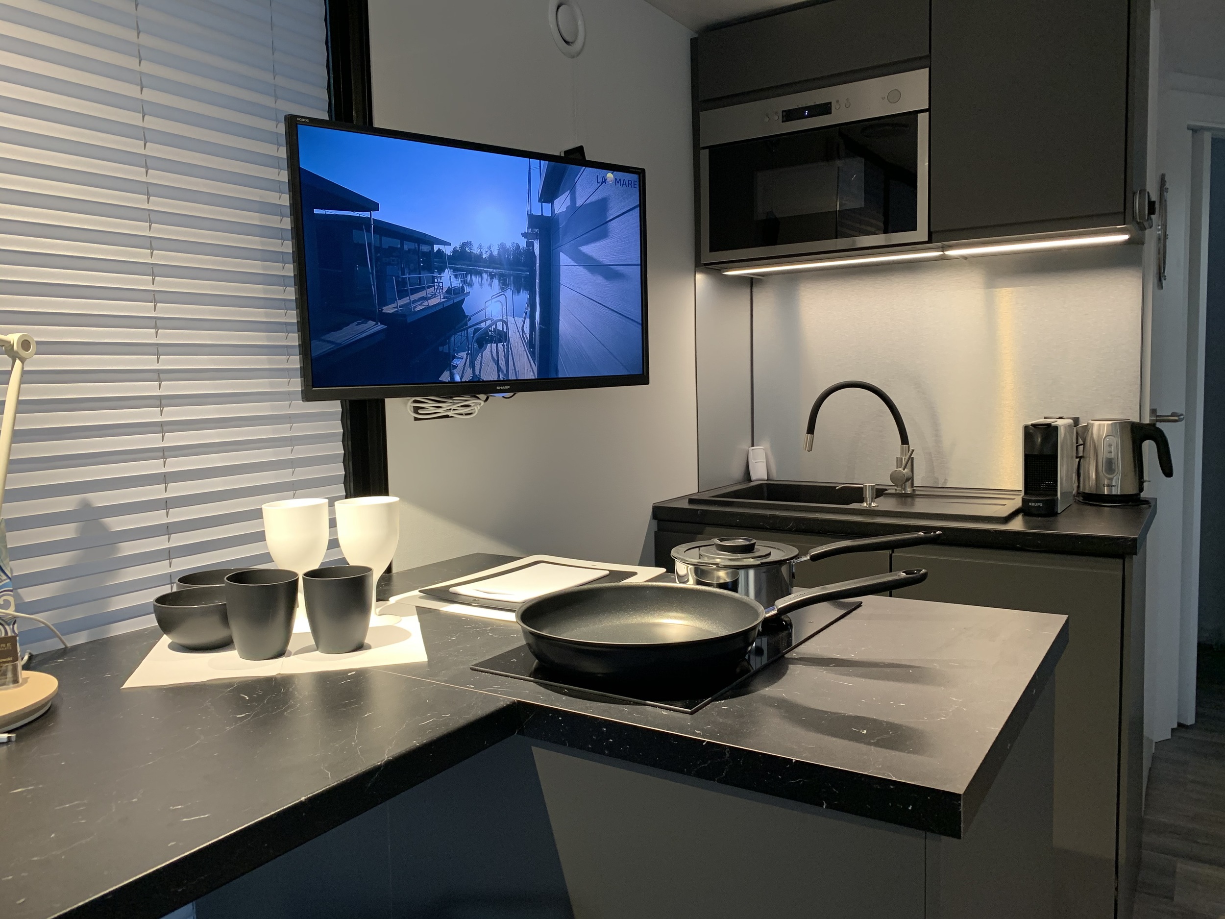 La Mare Houseboat Modern 12 ProLine