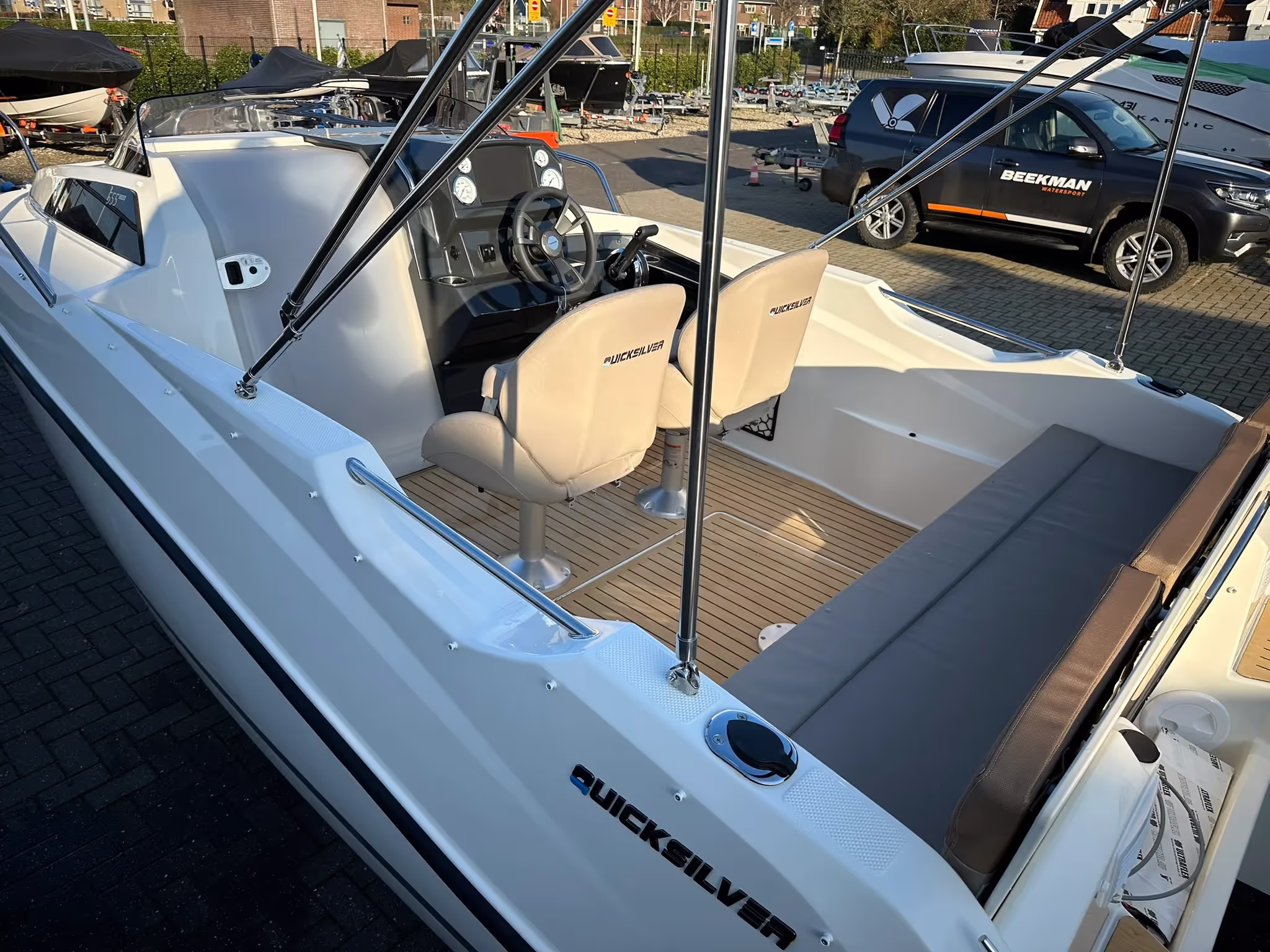 Quicksilver 555 Cabin
