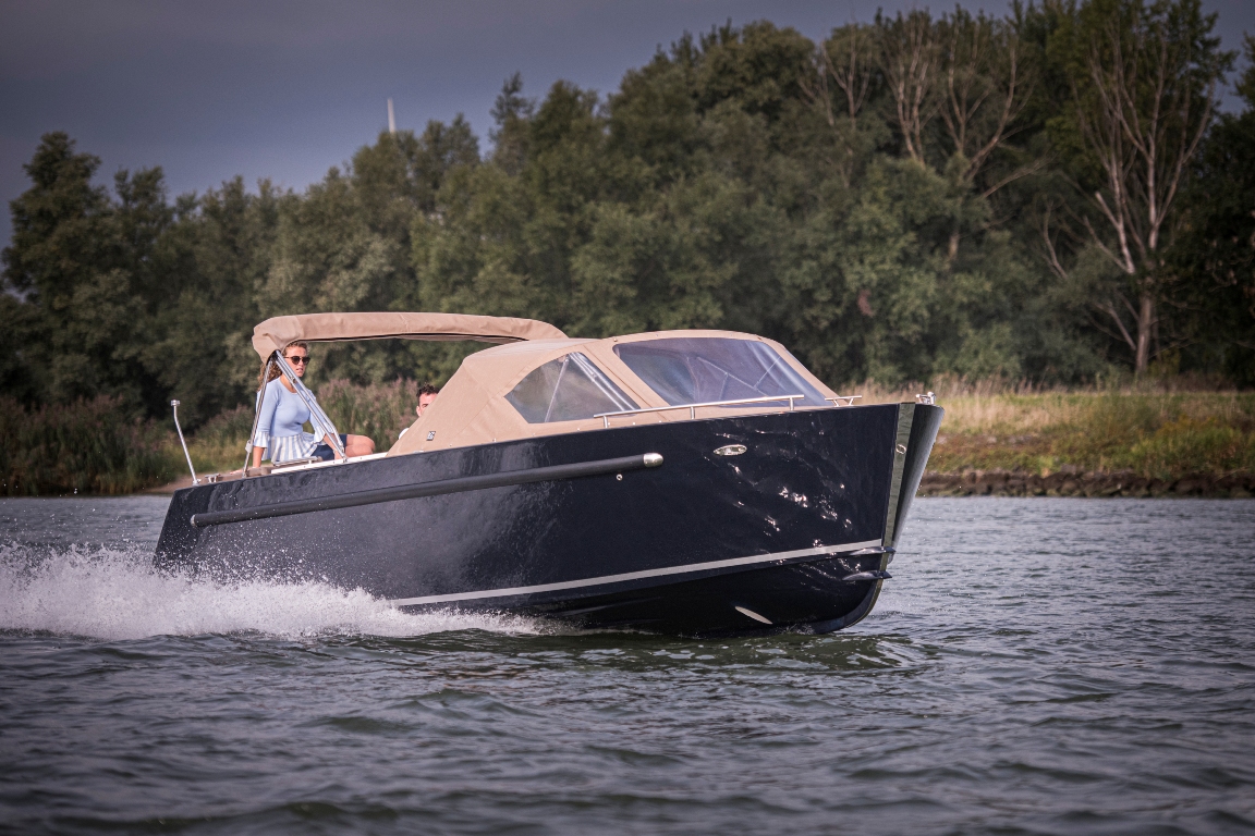 Maxima Boats 730