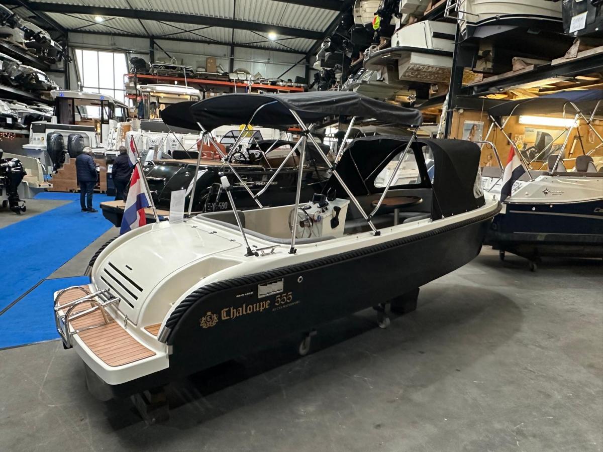 Chaloupe 555