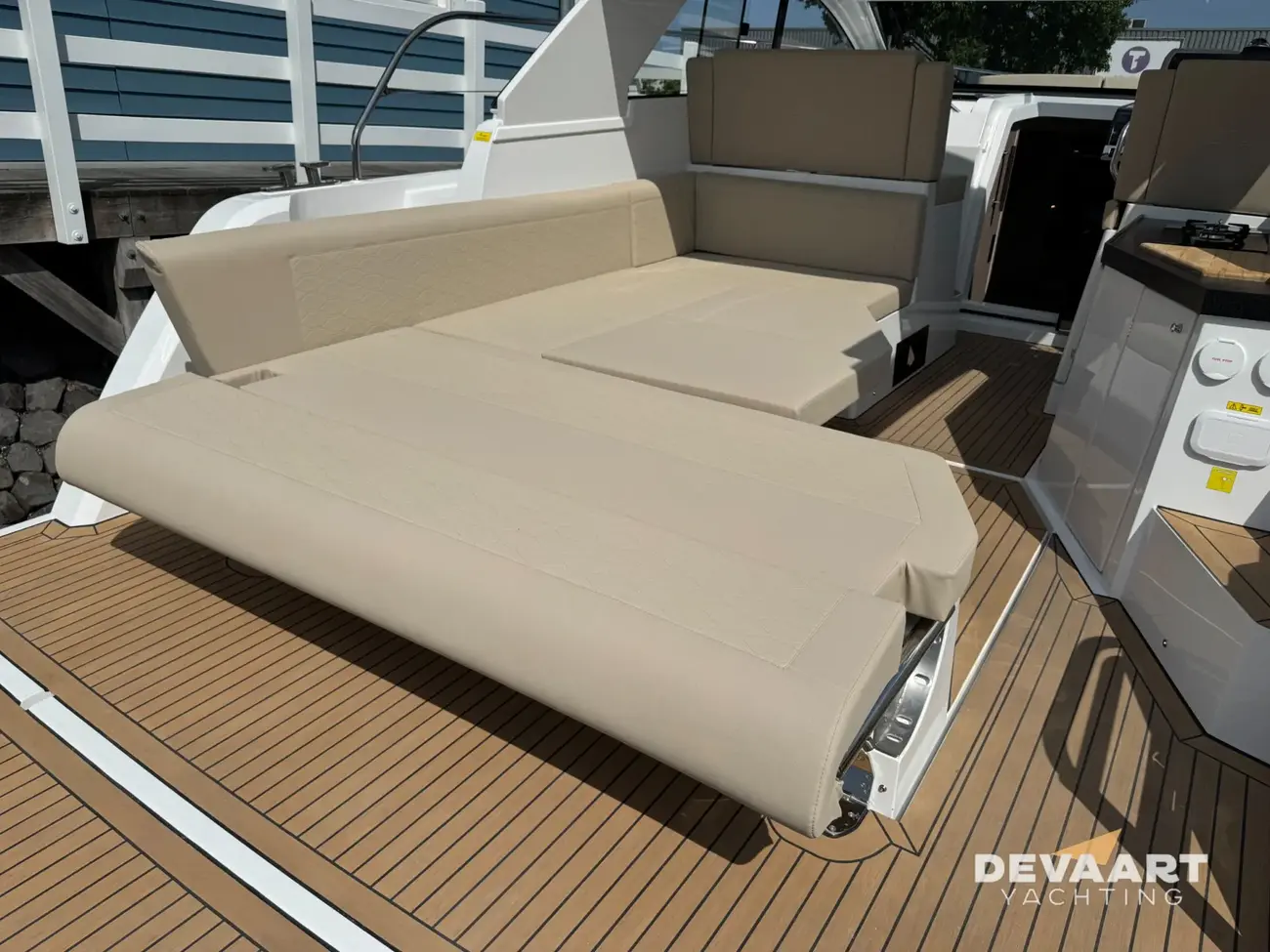 Sealine S335