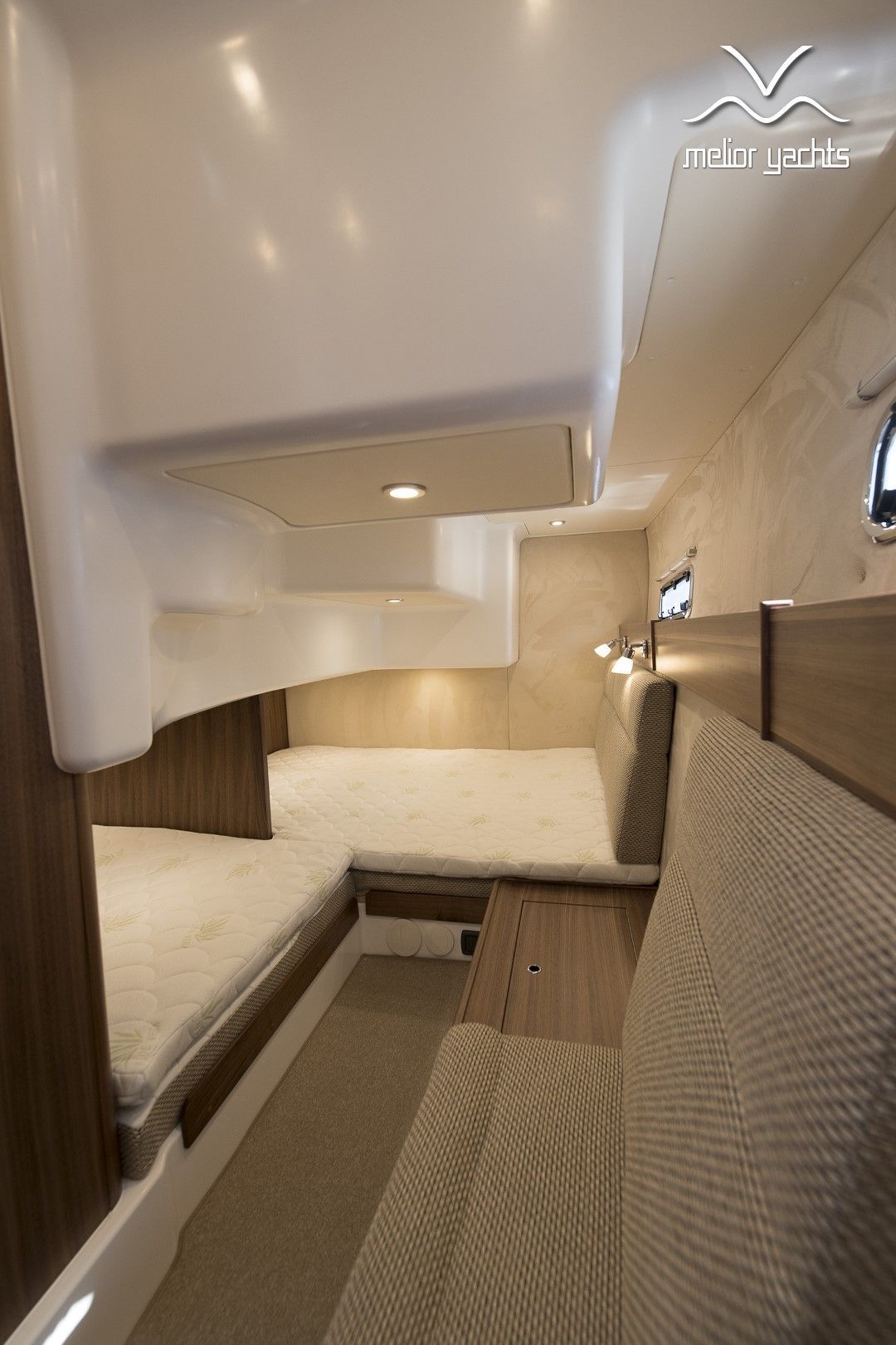 Saga 385 - Edition Walnut Interior