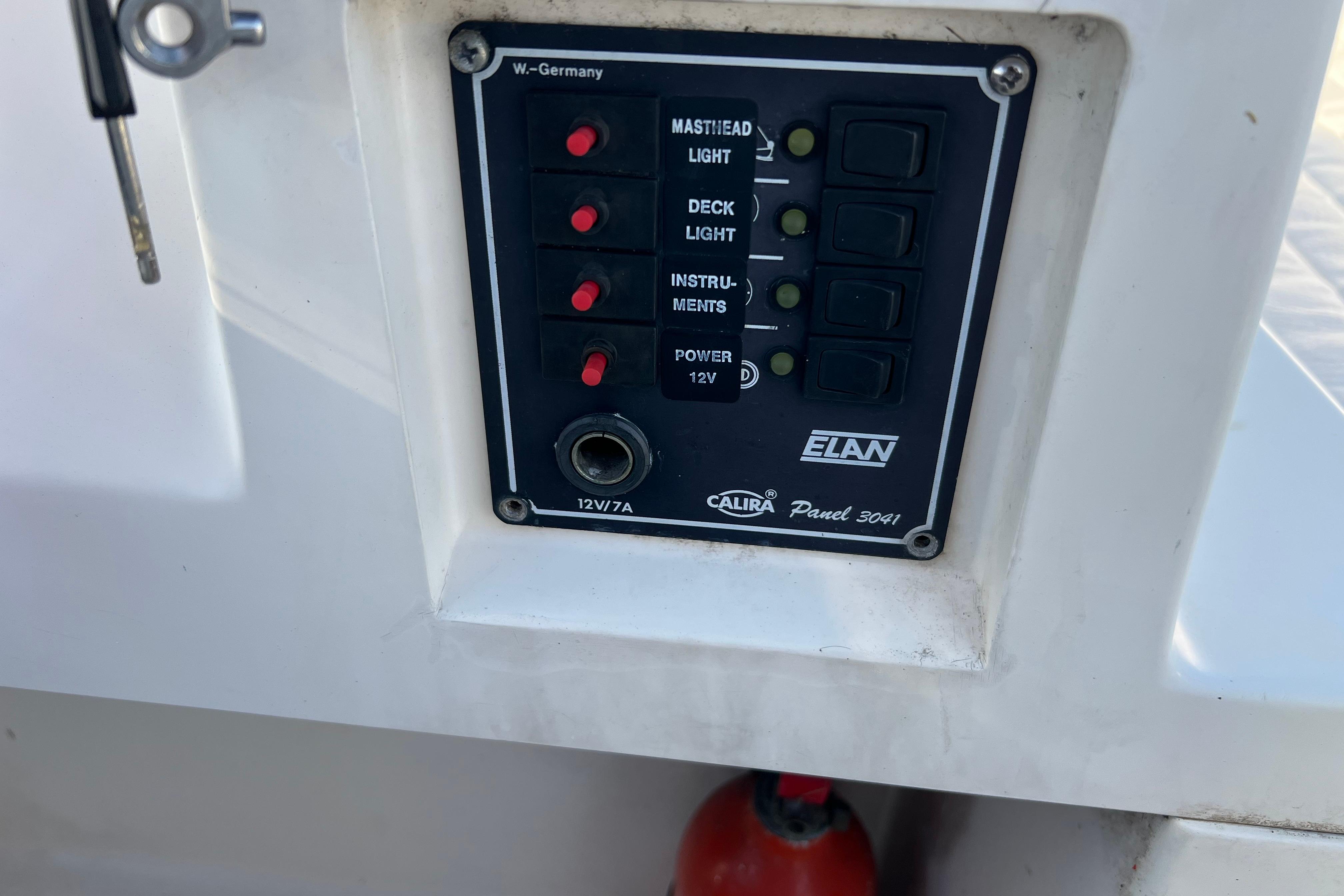 Elan 17 CC Center Consoleboot