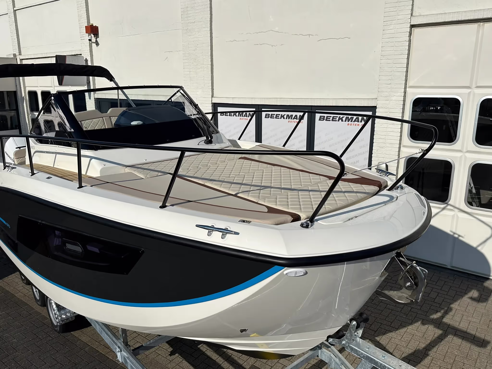 Quicksilver 875 Sundeck