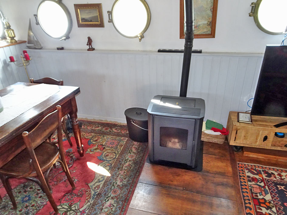 Spits Varend Woonschip 30.53 met UBC