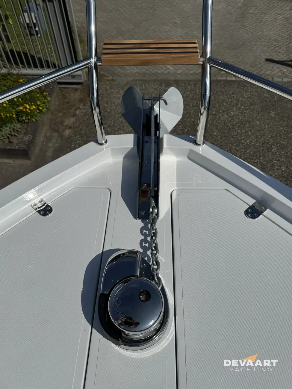 Sealine S335