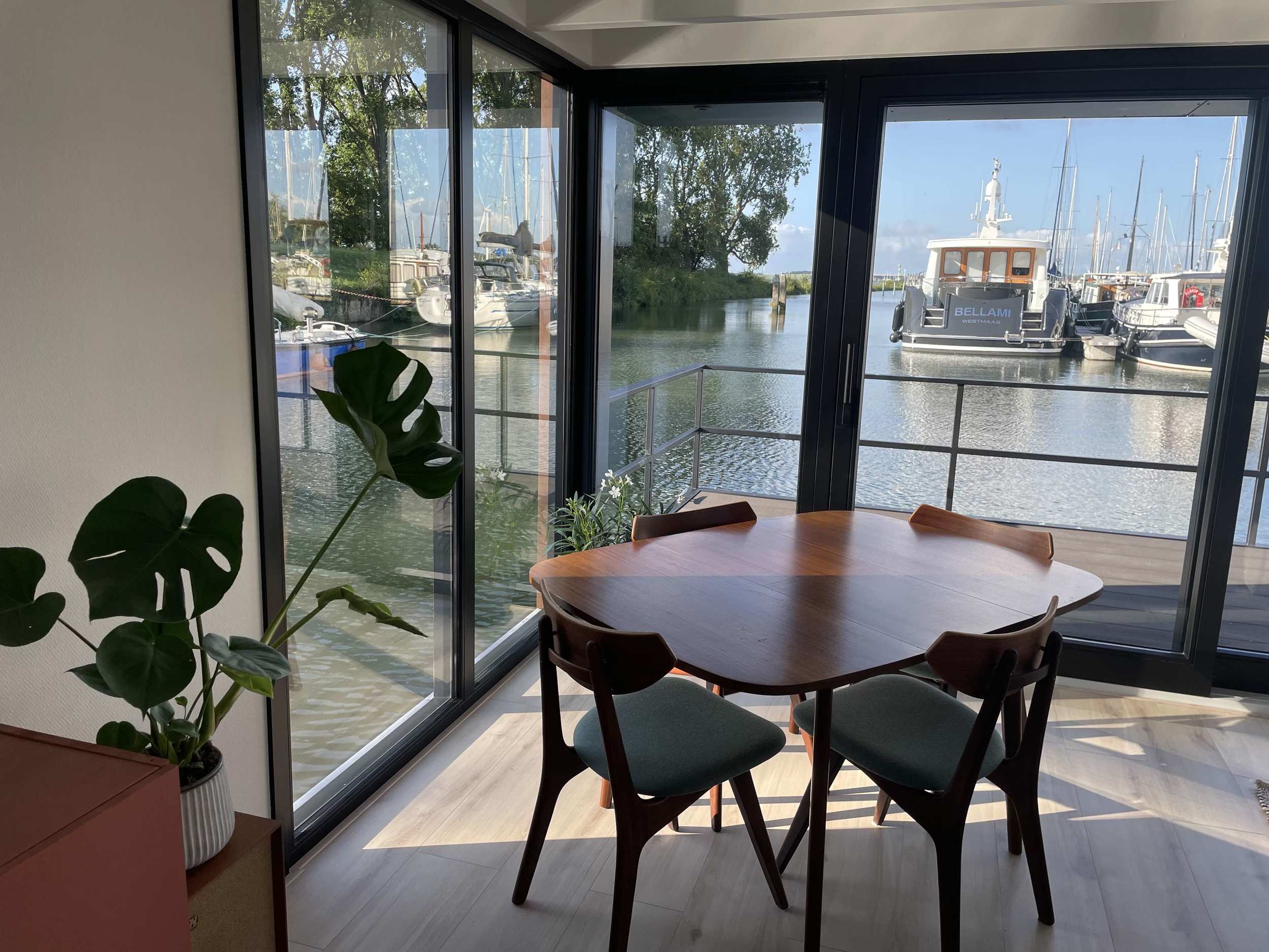 TMB60eco Houseboat Bij Rotterdam Ligplaats