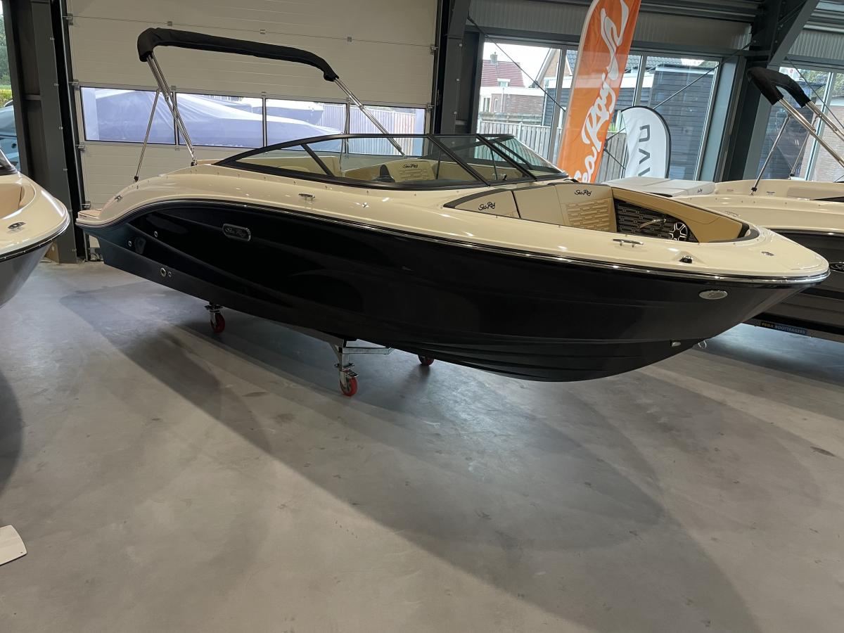 Sea Ray SPX 210