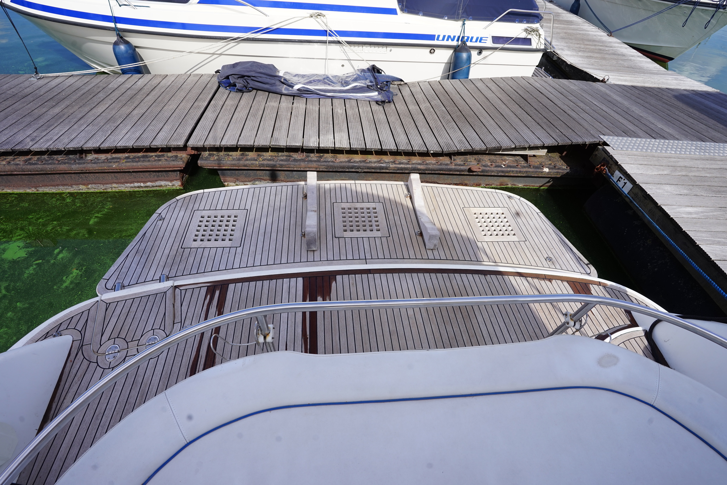 Bavaria 42 HT Sport IPS-500 - hydraulic platform