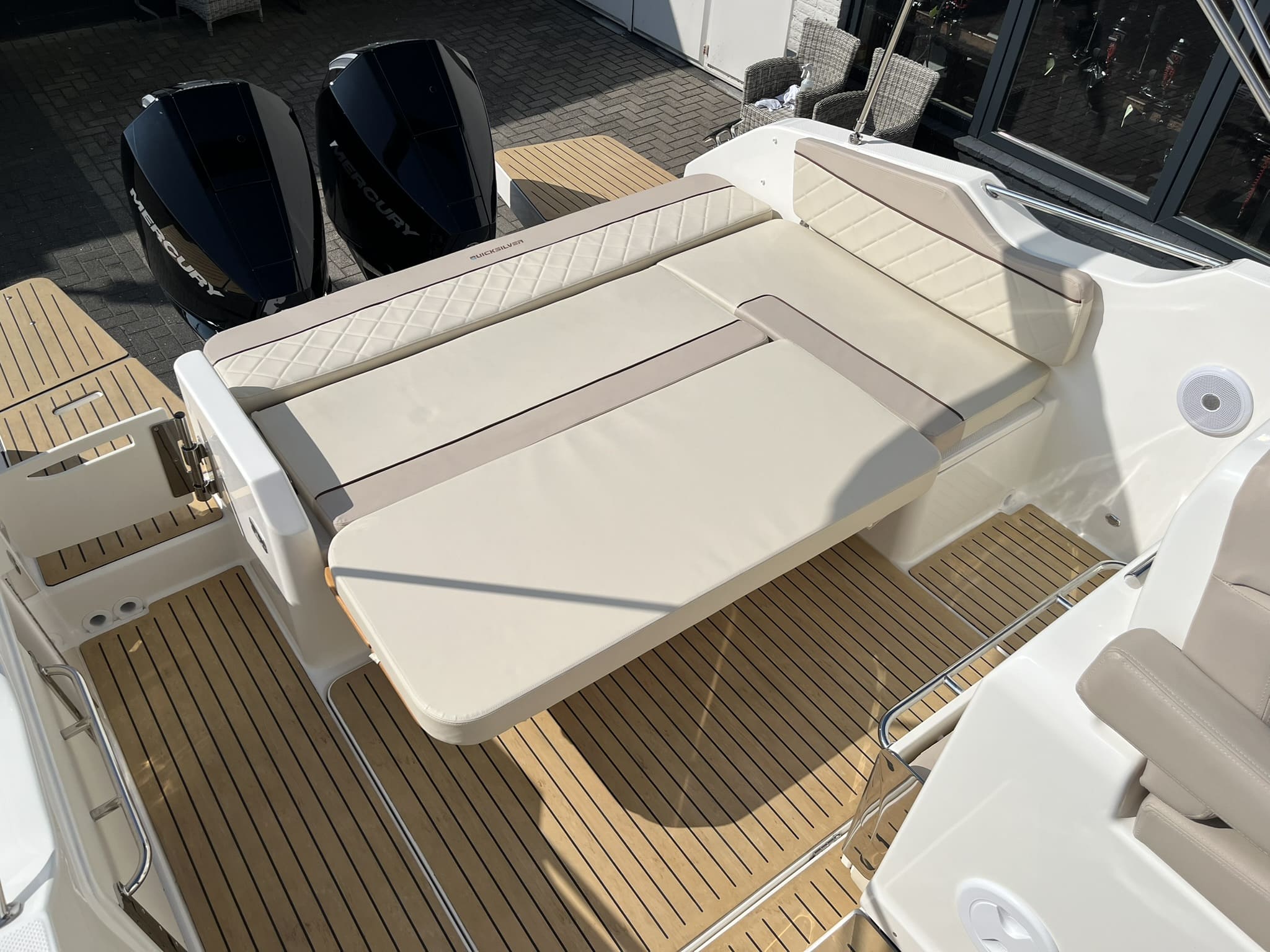 Quicksilver 875 Sundeck