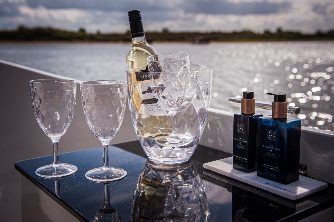 Maxima Boats 750 Flying Lounge