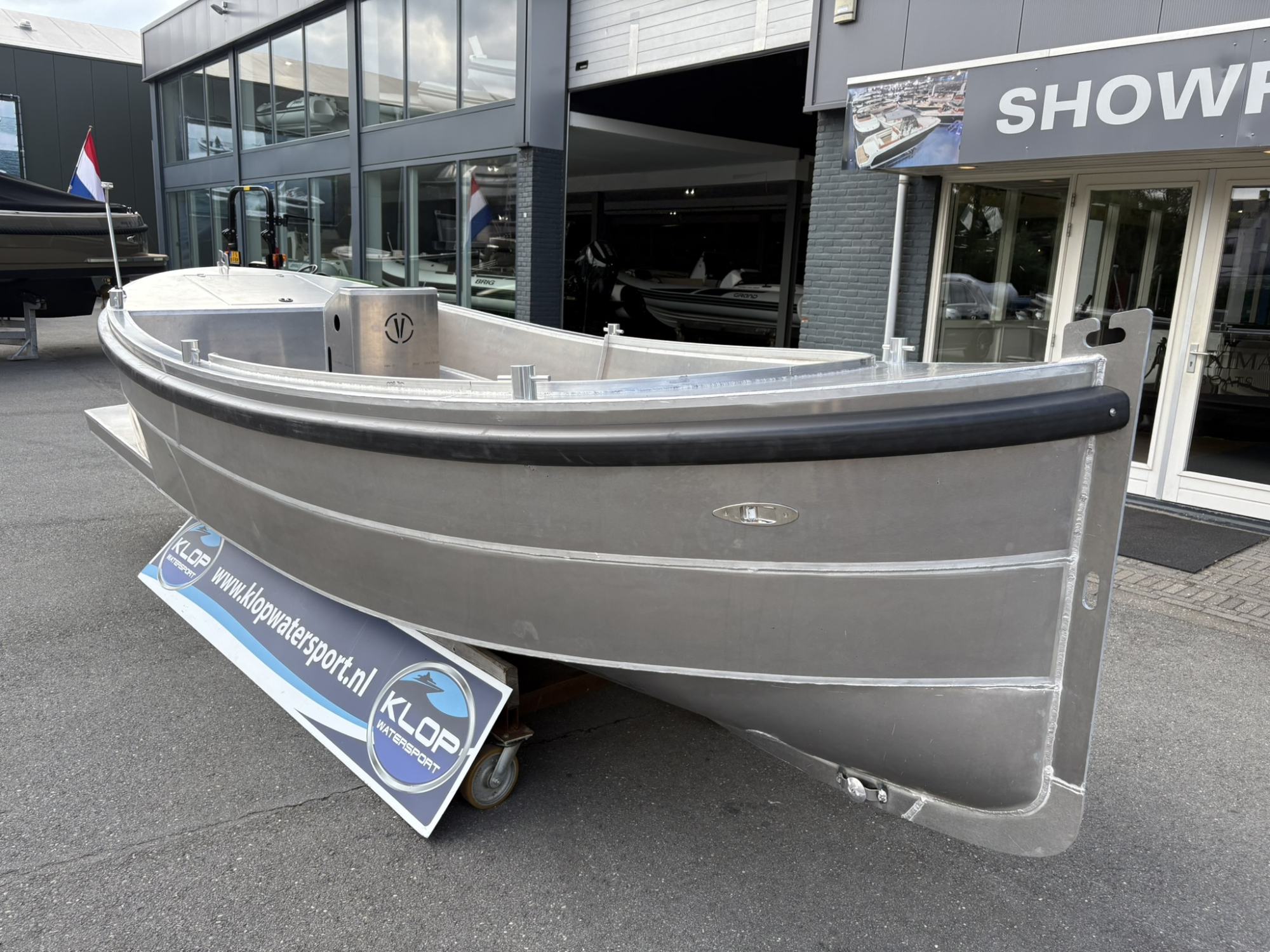 Van Vossen sloep 600 op voorraad