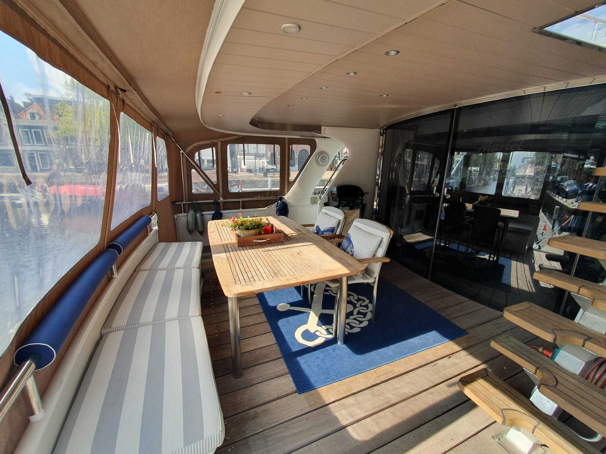 Jacabo 2300 ( Varend Woonschip )