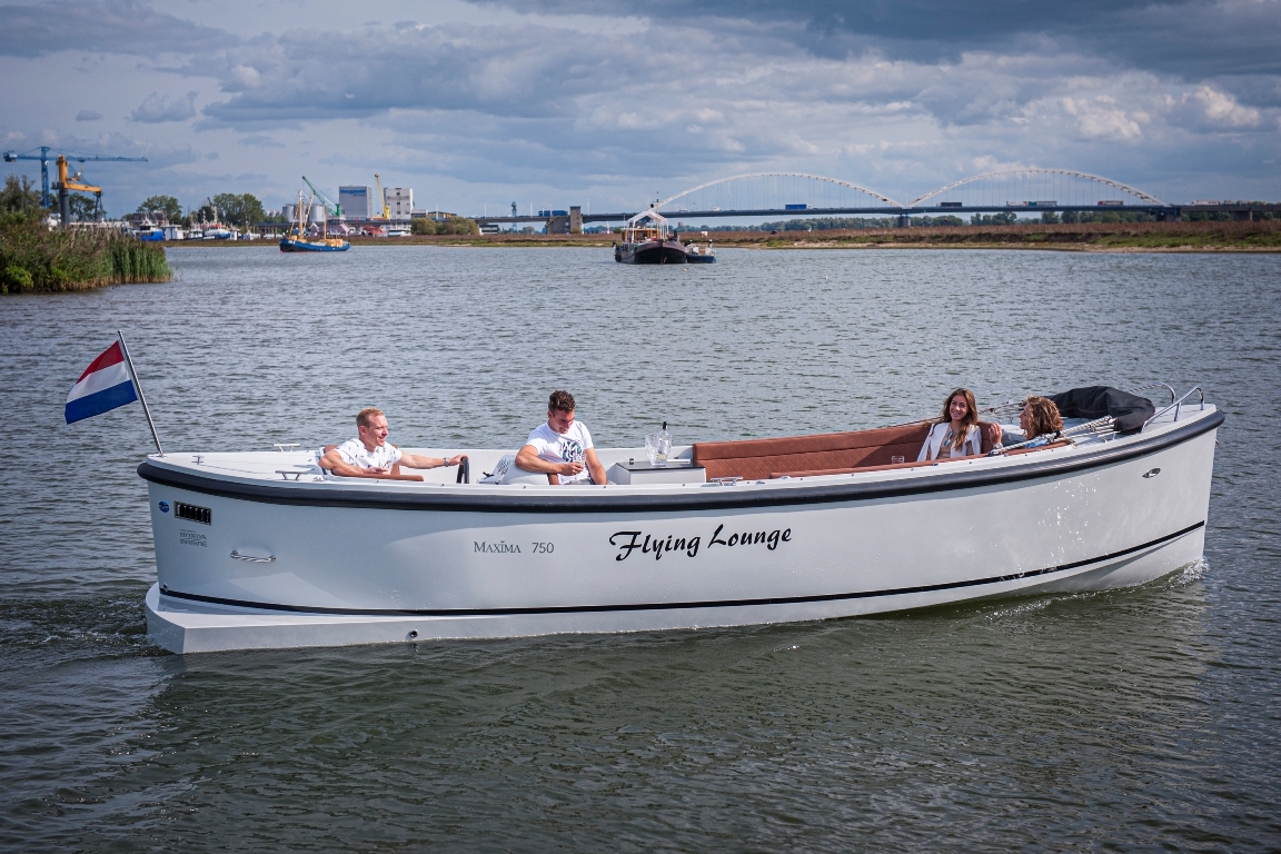 Maxima Boats 750 Flying Lounge