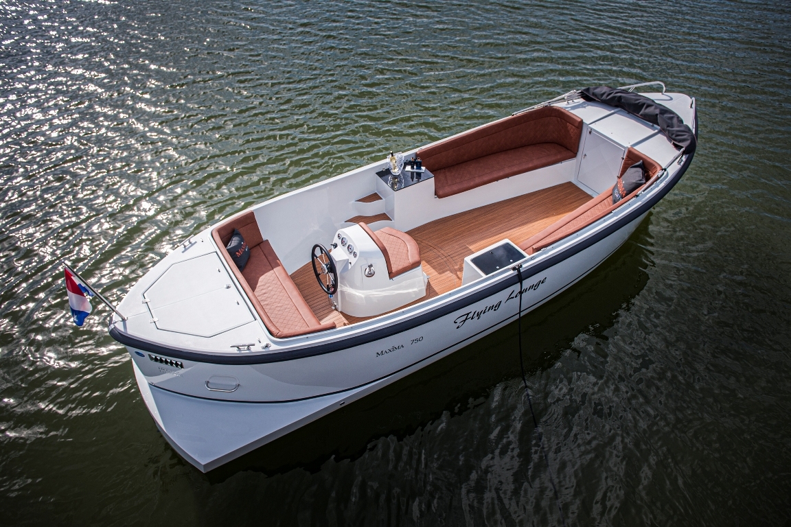 Maxima Boats 750 Flying Lounge