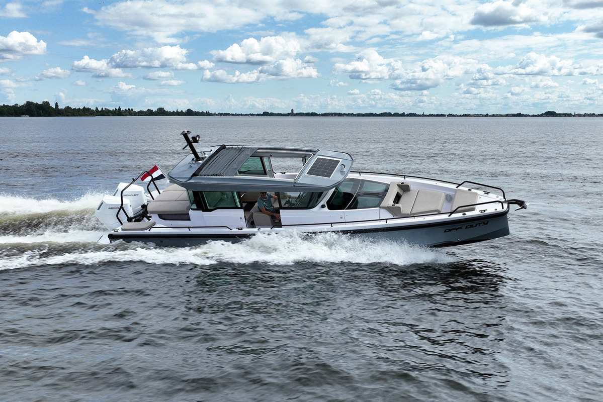 Axopar 37 XC Cross Cabin Mediterrana Edition