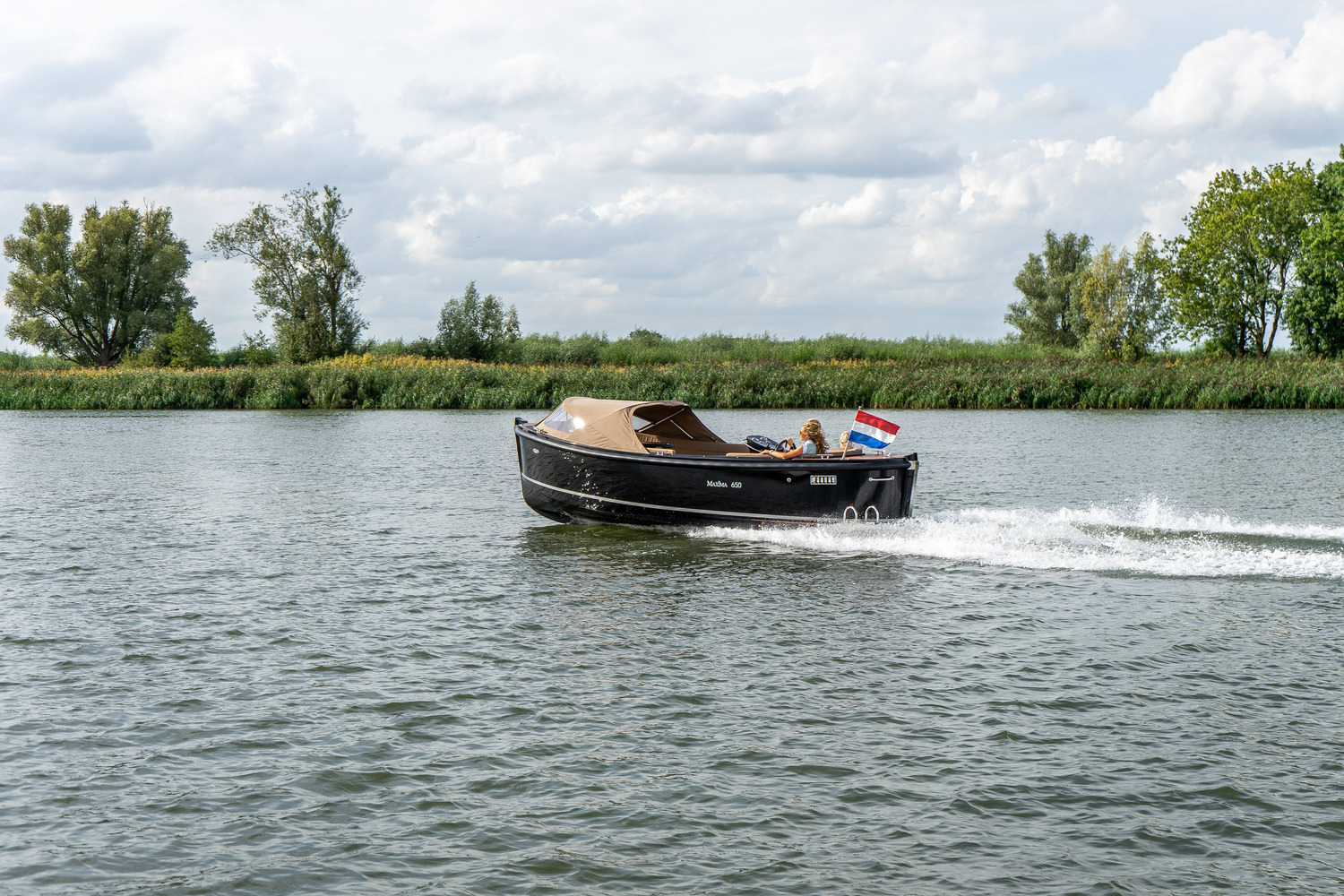 Maxima Boats 650 Flying Lounge