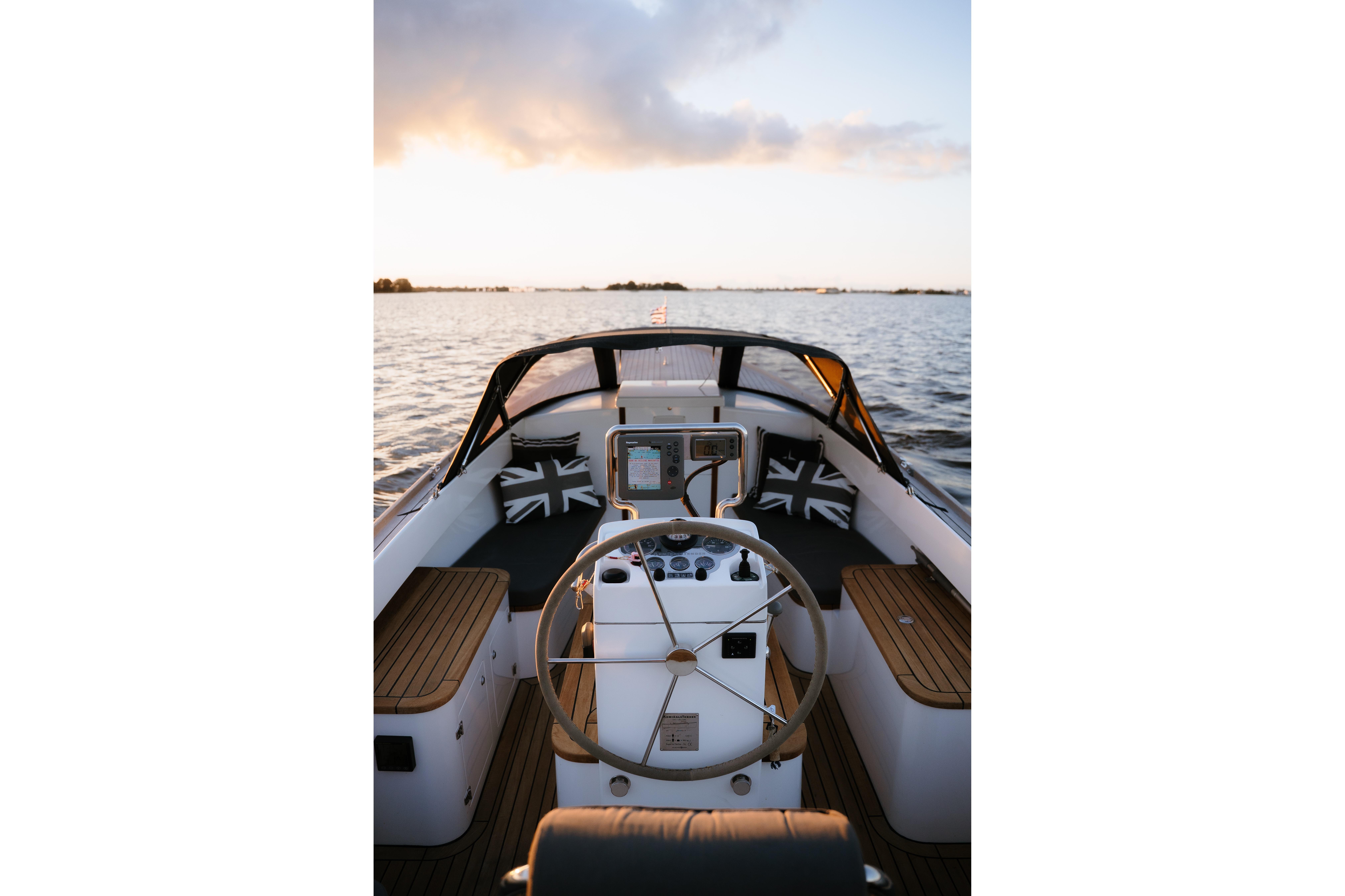 Tender AdmiralsTender C28