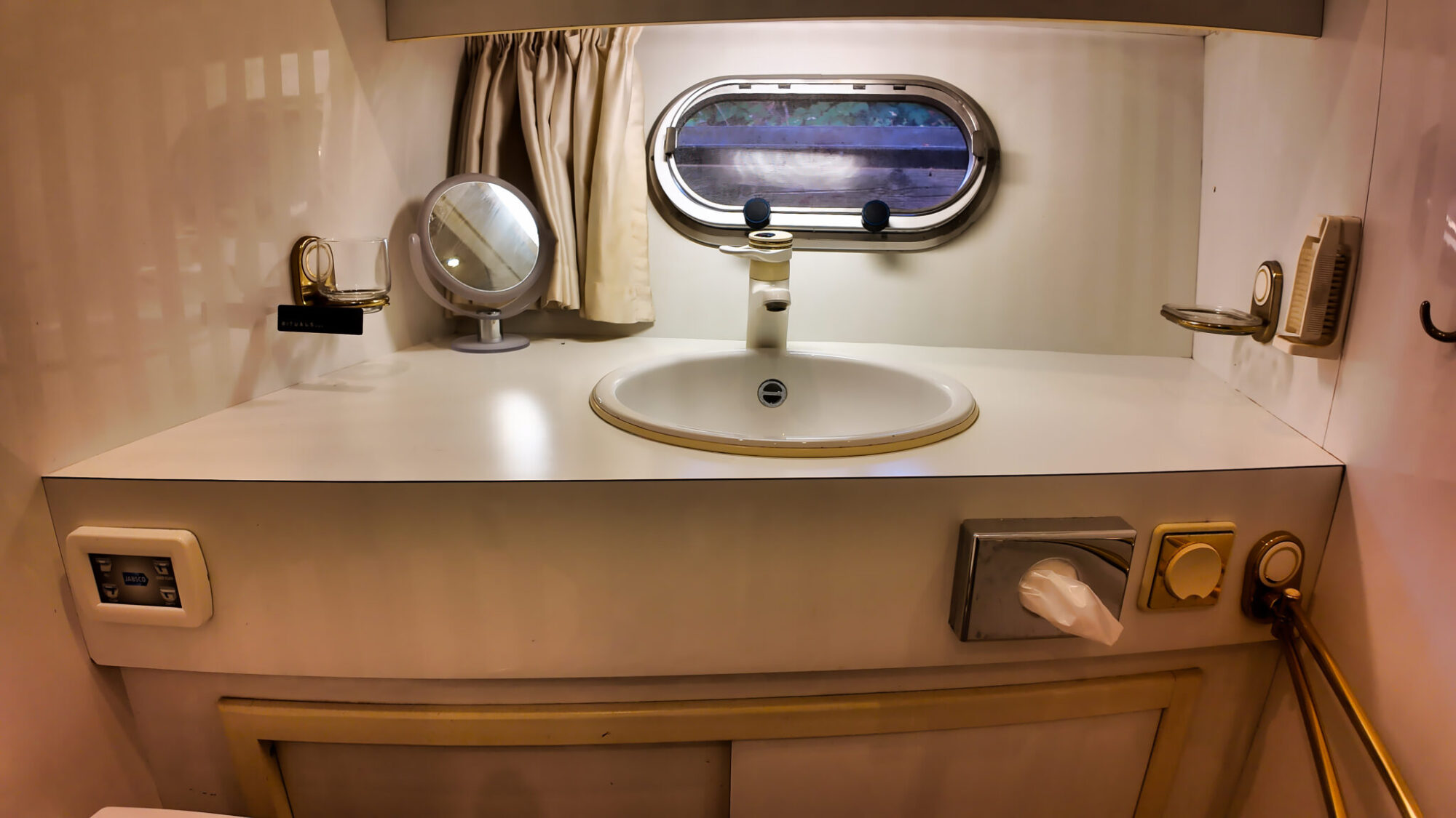 Neptunus 138 / 46 Flybridge Sedan