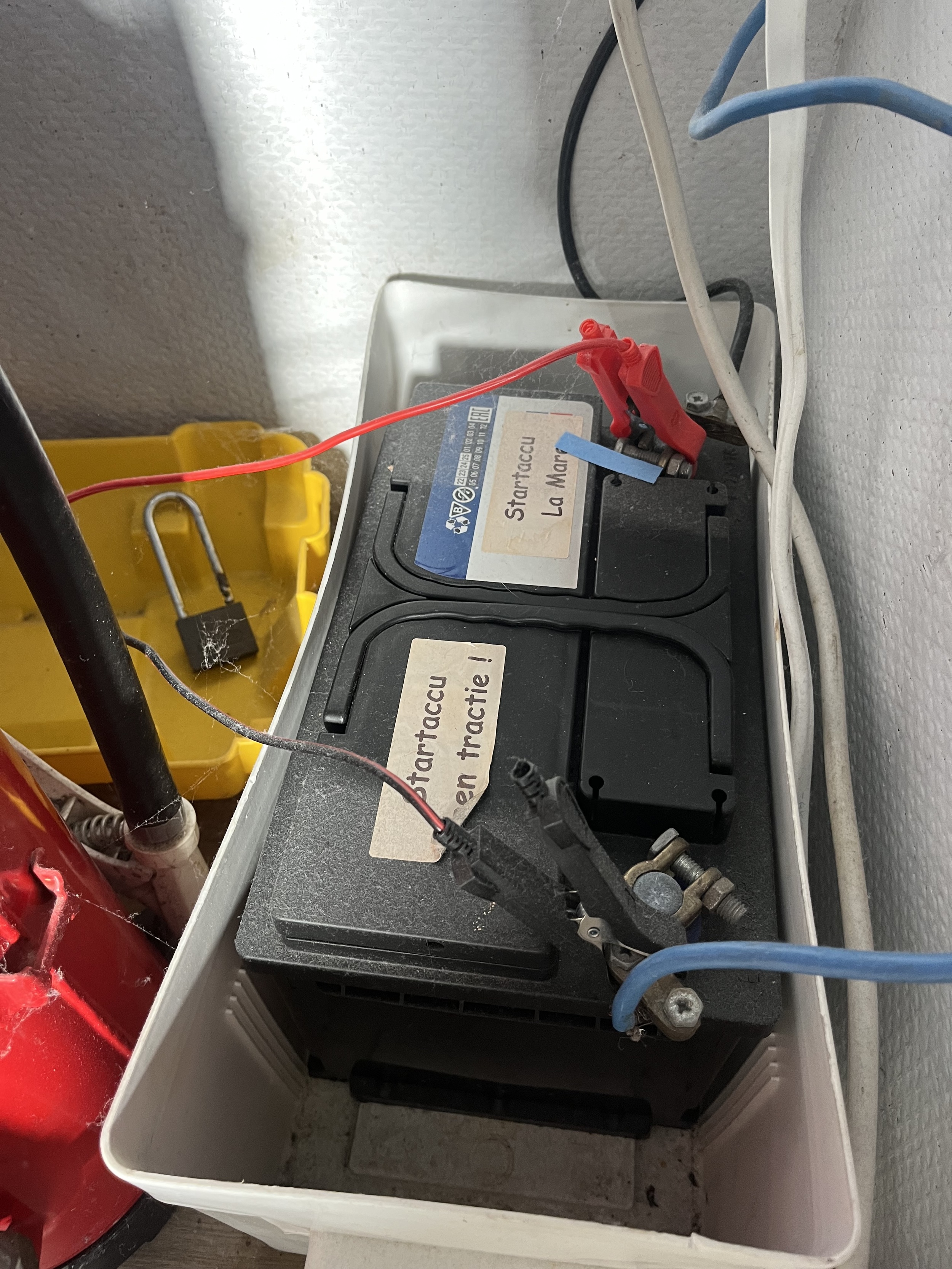 La Mare Apartboat (houseboat)