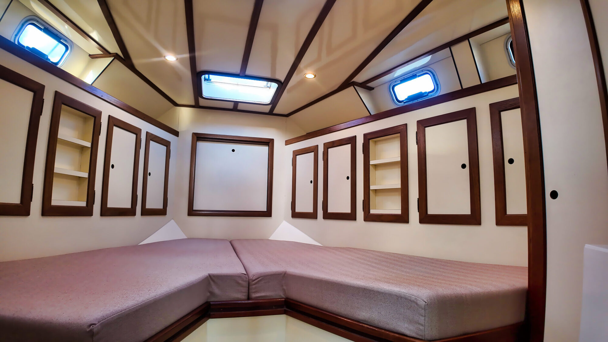 Bruce Roberts Euro 12.00 Flybridge