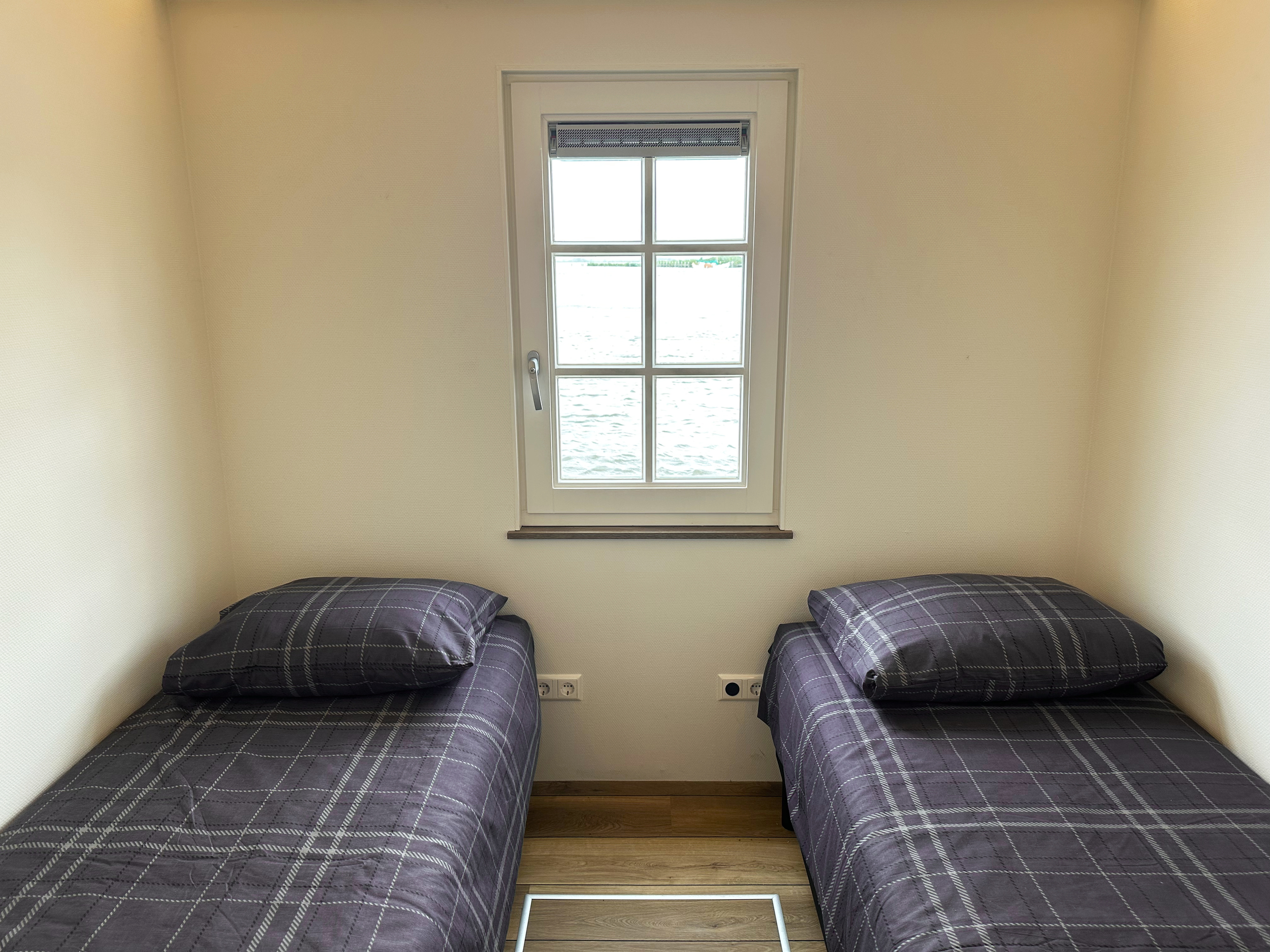 HOMESHIP VaarChalet In Amsterdam 1250D Luxe Houseboat